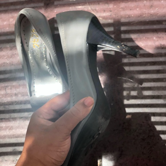 Sliver BCBG heels - Picture 3 of 3